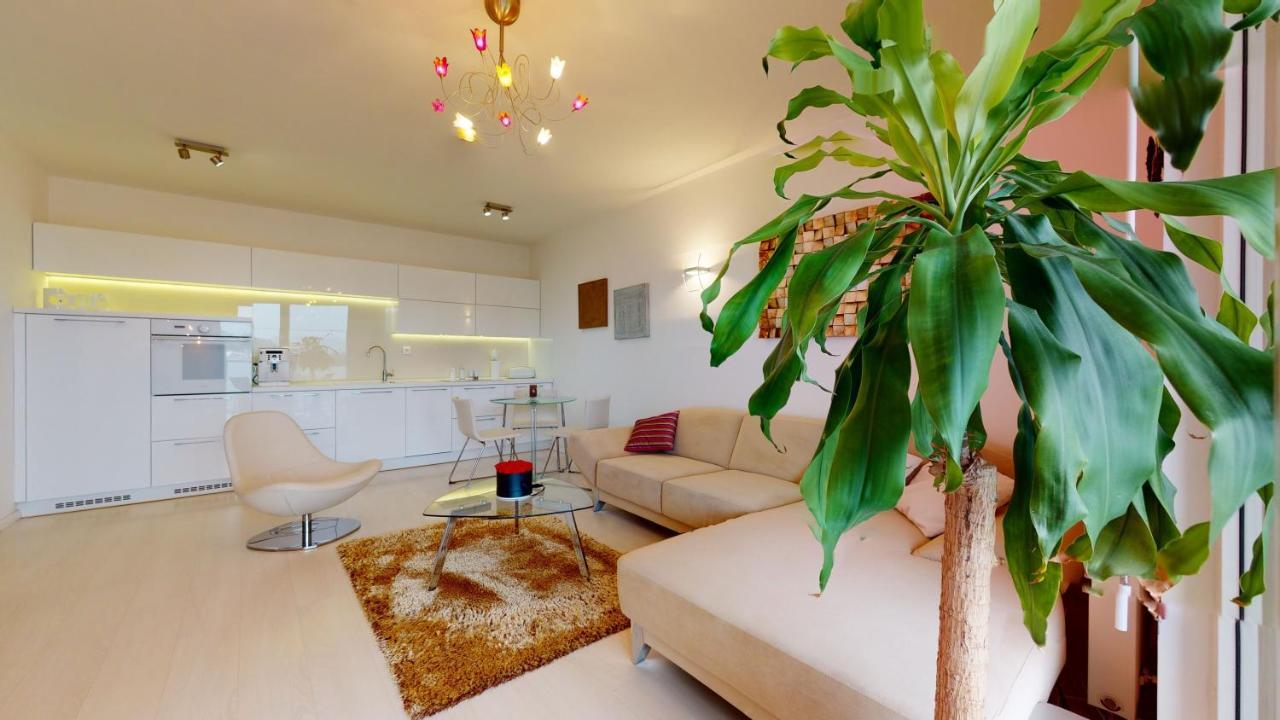 Bibi Centroom Apartment Piest'any Exterior photo