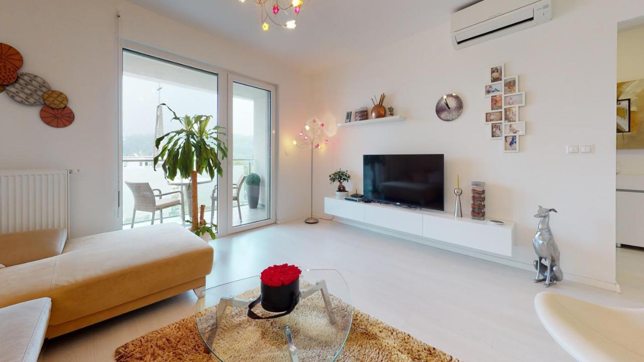 Bibi Centroom Apartment Piest'any Exterior photo